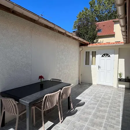 Holiday home 3 Bedrooms House With Terrace Near Paris *
