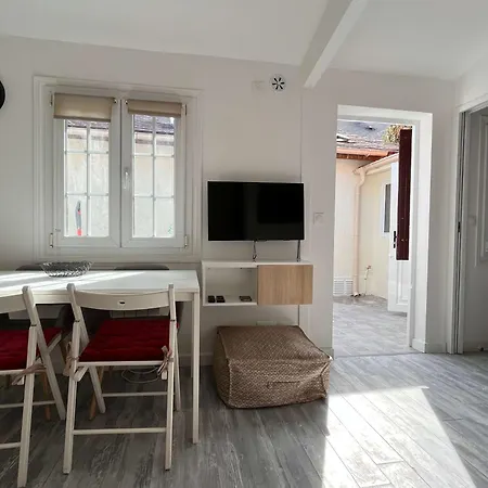 3 Bedrooms House With Terrace Near Paris *
